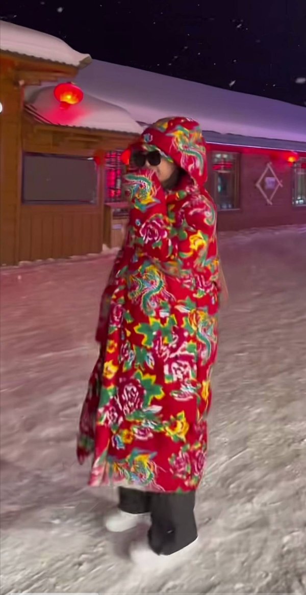 股票配资机构 从沈眉庄到花棉袄！斓曦靠“丑衣服”活成娱乐圈清流
